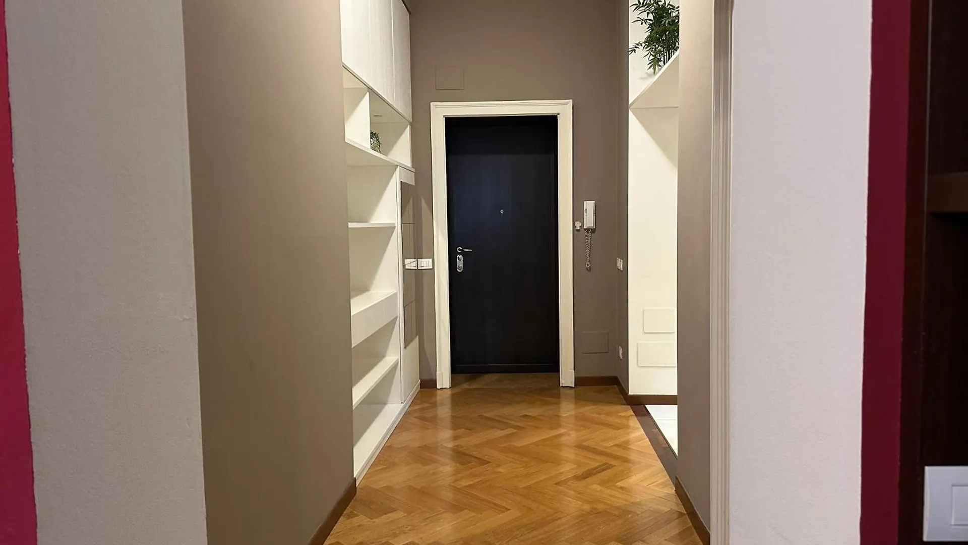 Apartment Dell'Orso Luxury Home - 5 Mins From Montenapoleone Milan