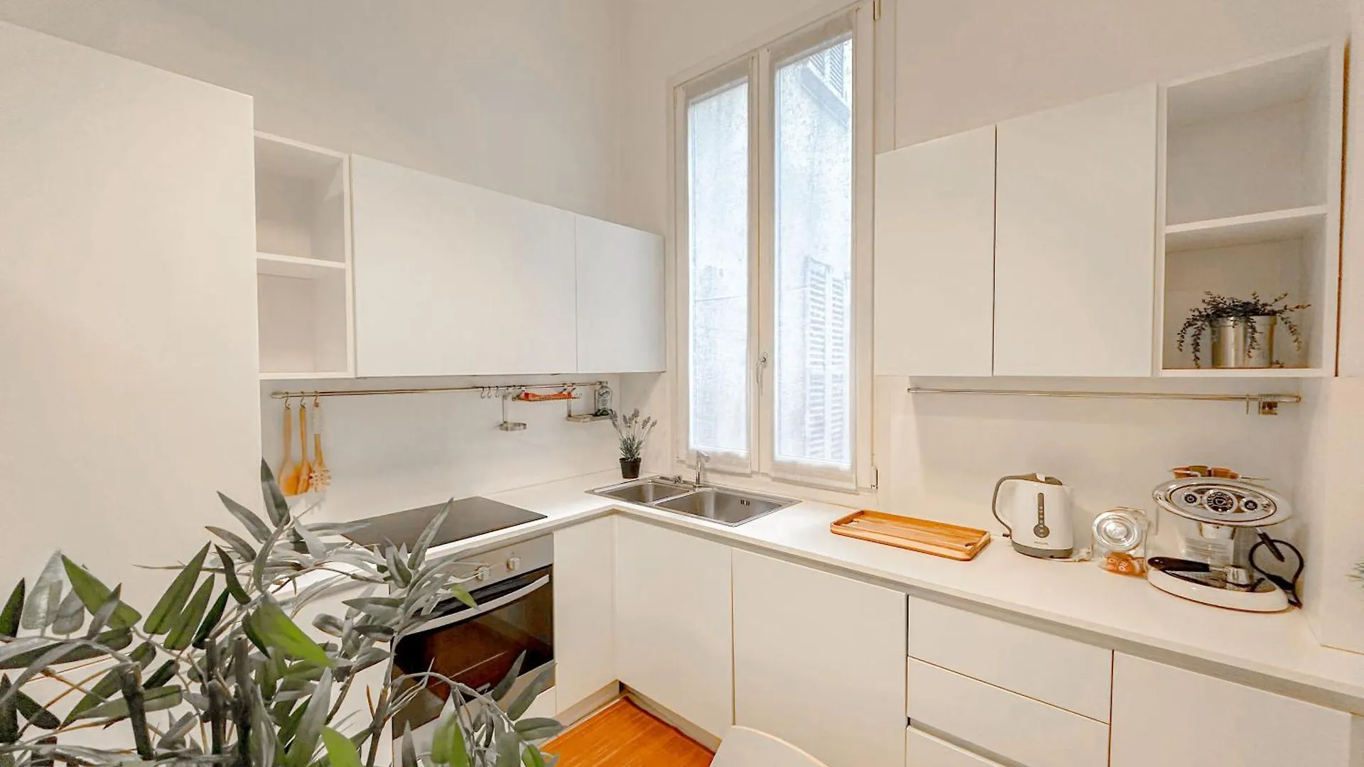 Apartment Dell'Orso Luxury Home - 5 Mins From Montenapoleone Milan